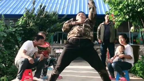 美女舞王吃瓜群众,吃瓜群众纷纷围观