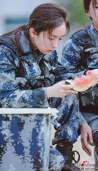 杨幂变身吃瓜群众,揭秘娱乐圈幕后真相