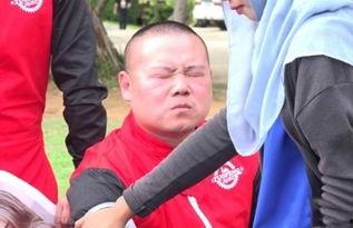 岳云鹏吃瓜群众视频,幽默搞笑，网友直呼“太接地气”